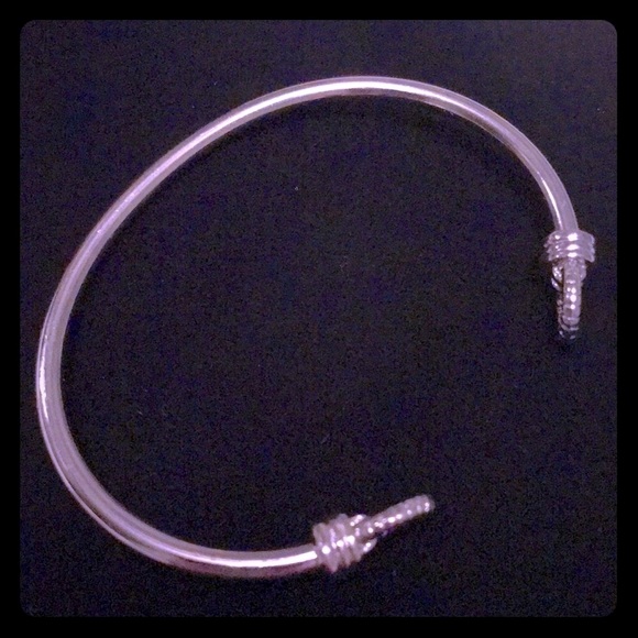chic Minimalist Cuff layering bracelet - Picture 4 of 5